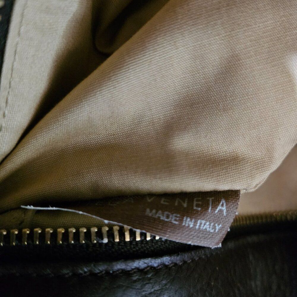 Bottega Crossbody - Picture 6 of 11